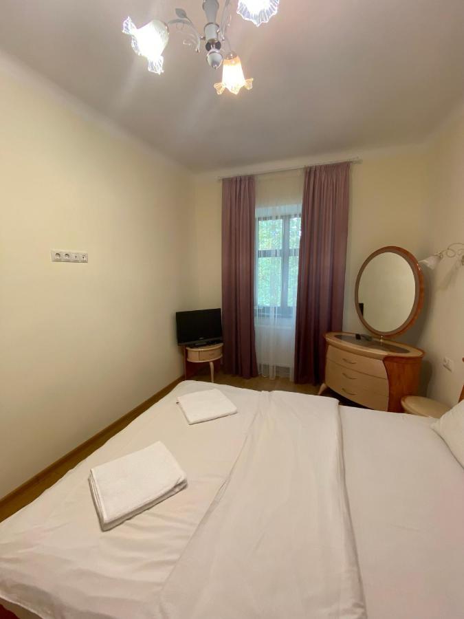 Yaroslav Osmomysl Square Apartments Львов Экстерьер фото